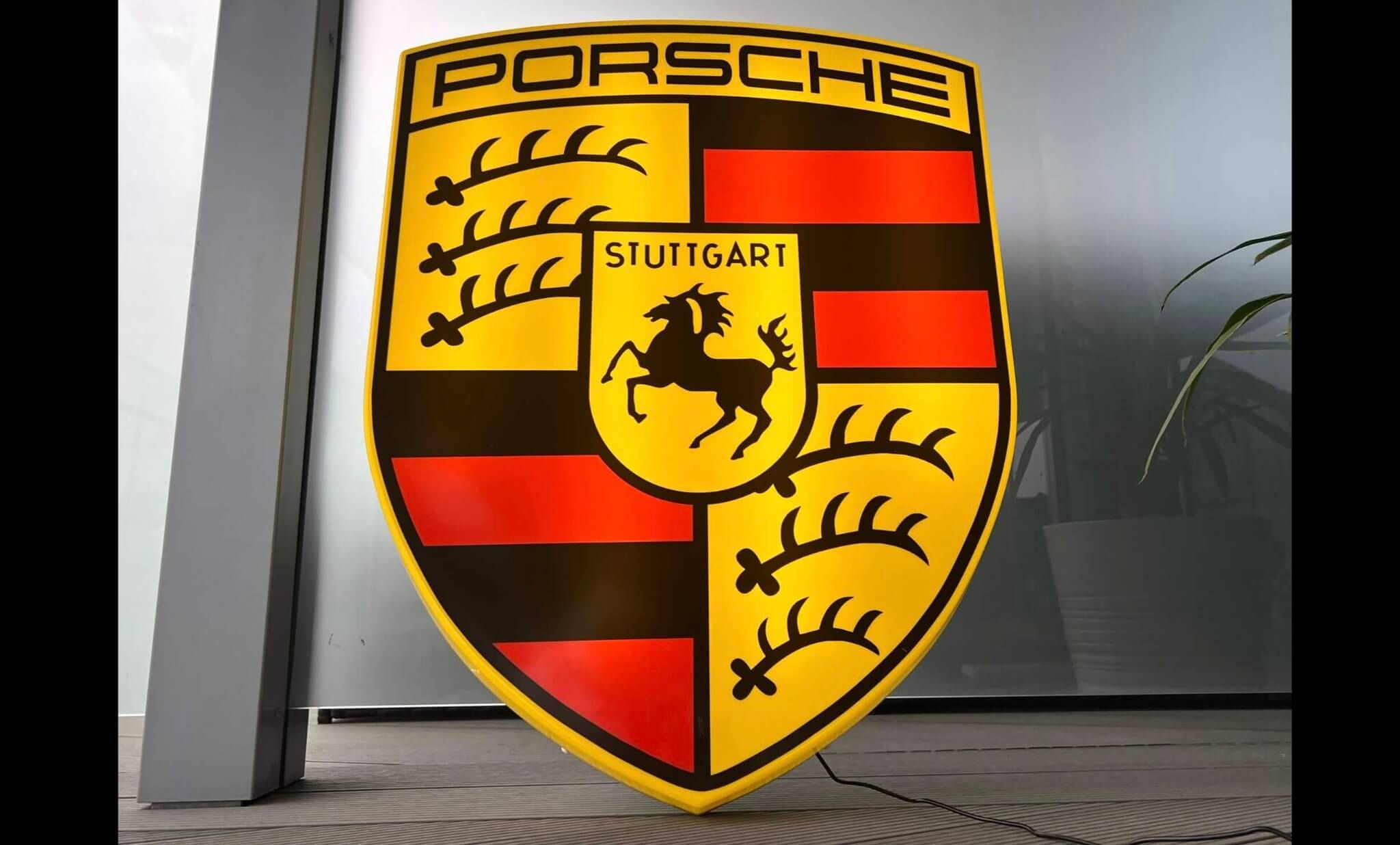 Wallpaper #Vc6CJZMB71dOy6JZRBQr265 No Reserve Porsche Crest Illuminated Sign Pcarmarket